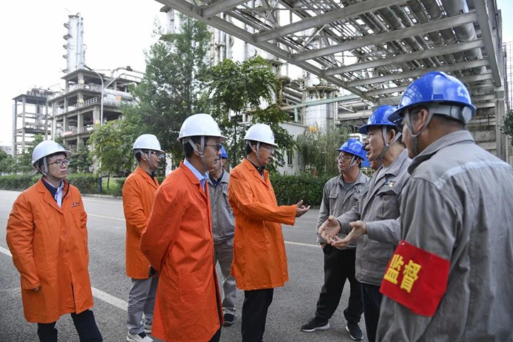 集团党委副书记、总经理高建嵩一行赴先锋化工督导调研