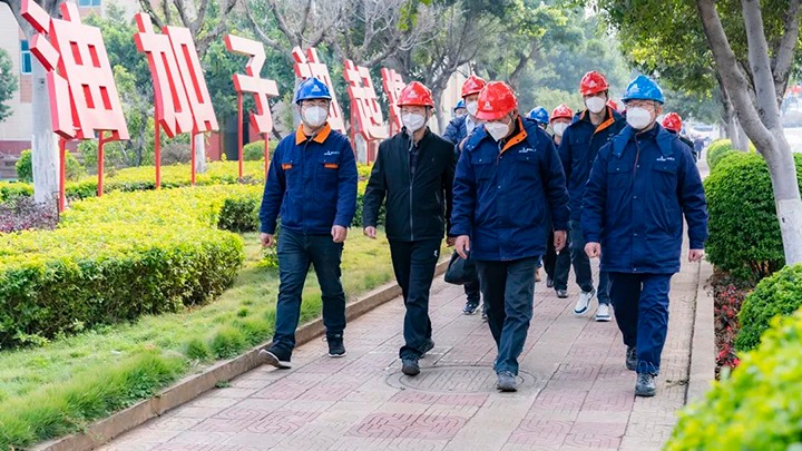 开远市委副书记、市长解凌云到解化化工分公司开展新春调研慰问