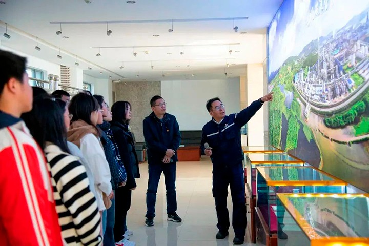 【918博天堂·(中国区)官方网站简讯】先锋化工、金发煤业、威信煤炭三家公司动态｜精彩内容速览
