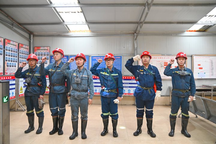 918博天堂·(中国区)官方网站集团党委委员、副总经理、总工程师施从伟到陆东煤矿督导检查安全生产工作